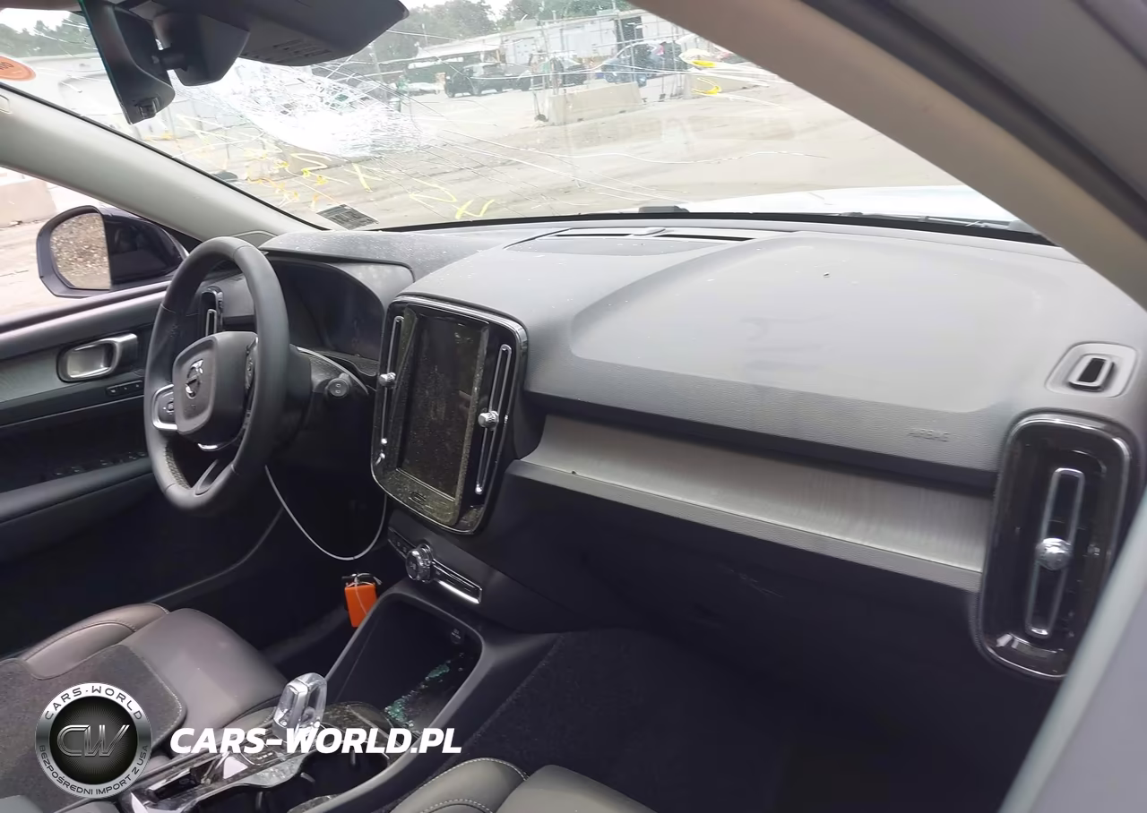 2026 Volvo Xc40 Plus, B5 Awd Gas (Mild Hybrid), Dark VIN:YV4L12UC2T2782463 - 5