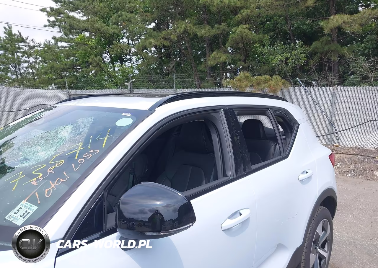 2026 Volvo Xc40 Plus, B5 Awd Gas (Mild Hybrid), Dark VIN:YV4L12UC2T2782463 - 6