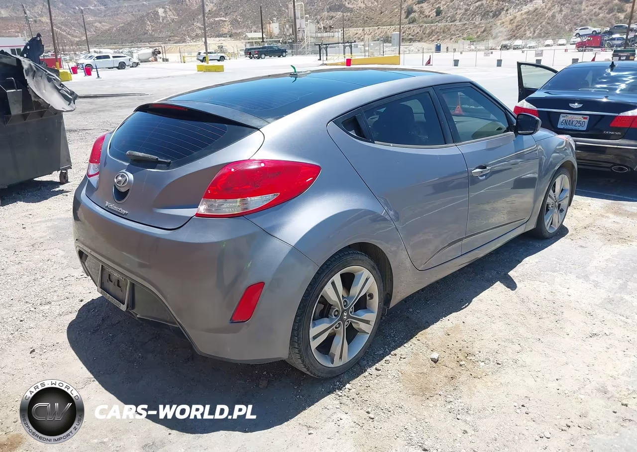2017 Hyundai Veloster Value Edition VIN:KMHTC6AD9HU315484 - 4