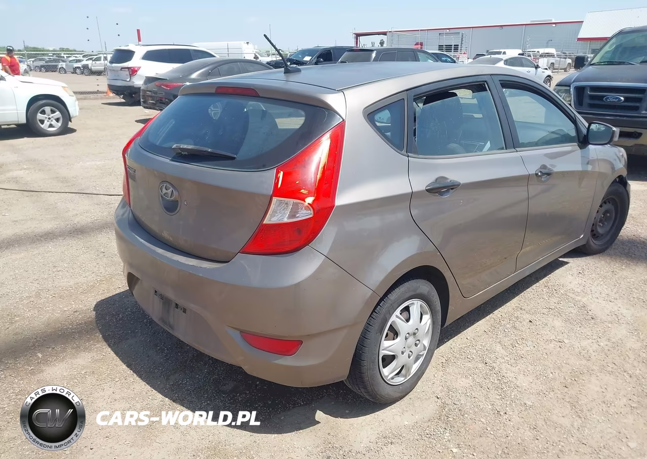 2013 Hyundai Accent Gs VIN:KMHCT5AE5DU083950 - 4