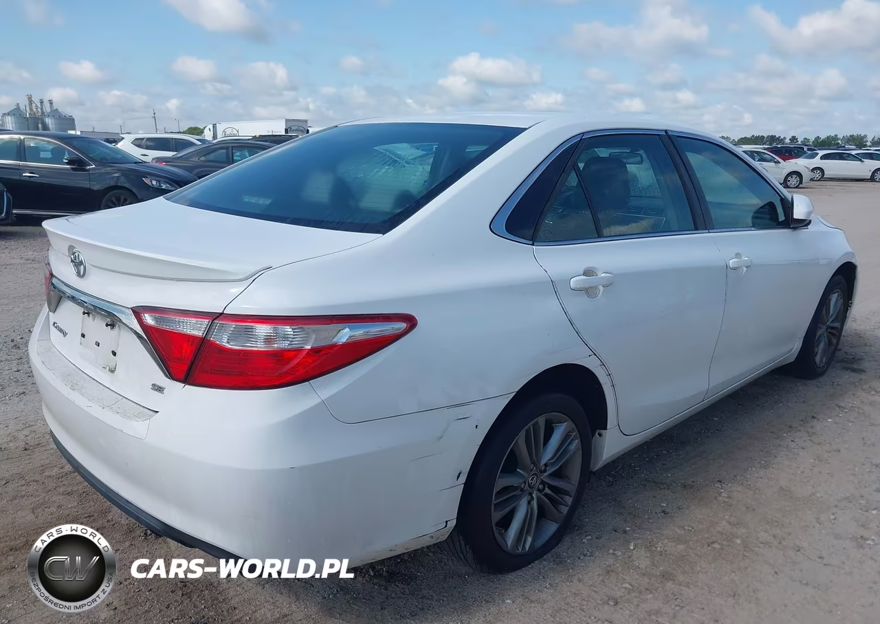 2015 Toyota Camry Se VIN:4T1BF1FK9FU475620 - 4