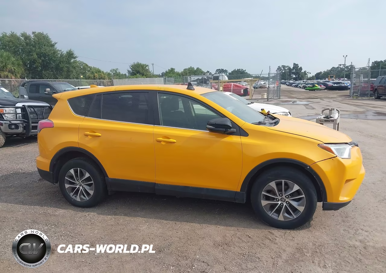 2018 Toyota Rav4 Hybrid Le VIN:JTMRJREV6JD251287 - 13