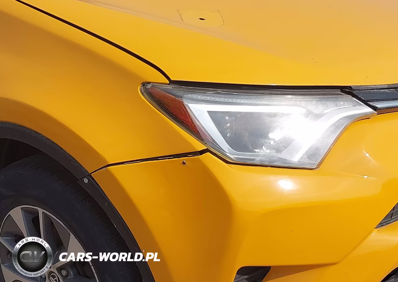 2018 Toyota Rav4 Hybrid Le VIN:JTMRJREV6JD251287 - 17