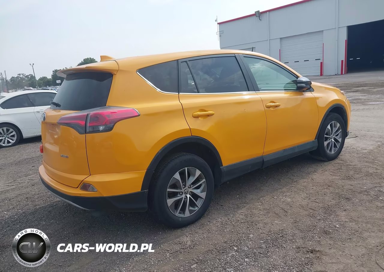 2018 Toyota Rav4 Hybrid Le VIN:JTMRJREV6JD251287 - 4
