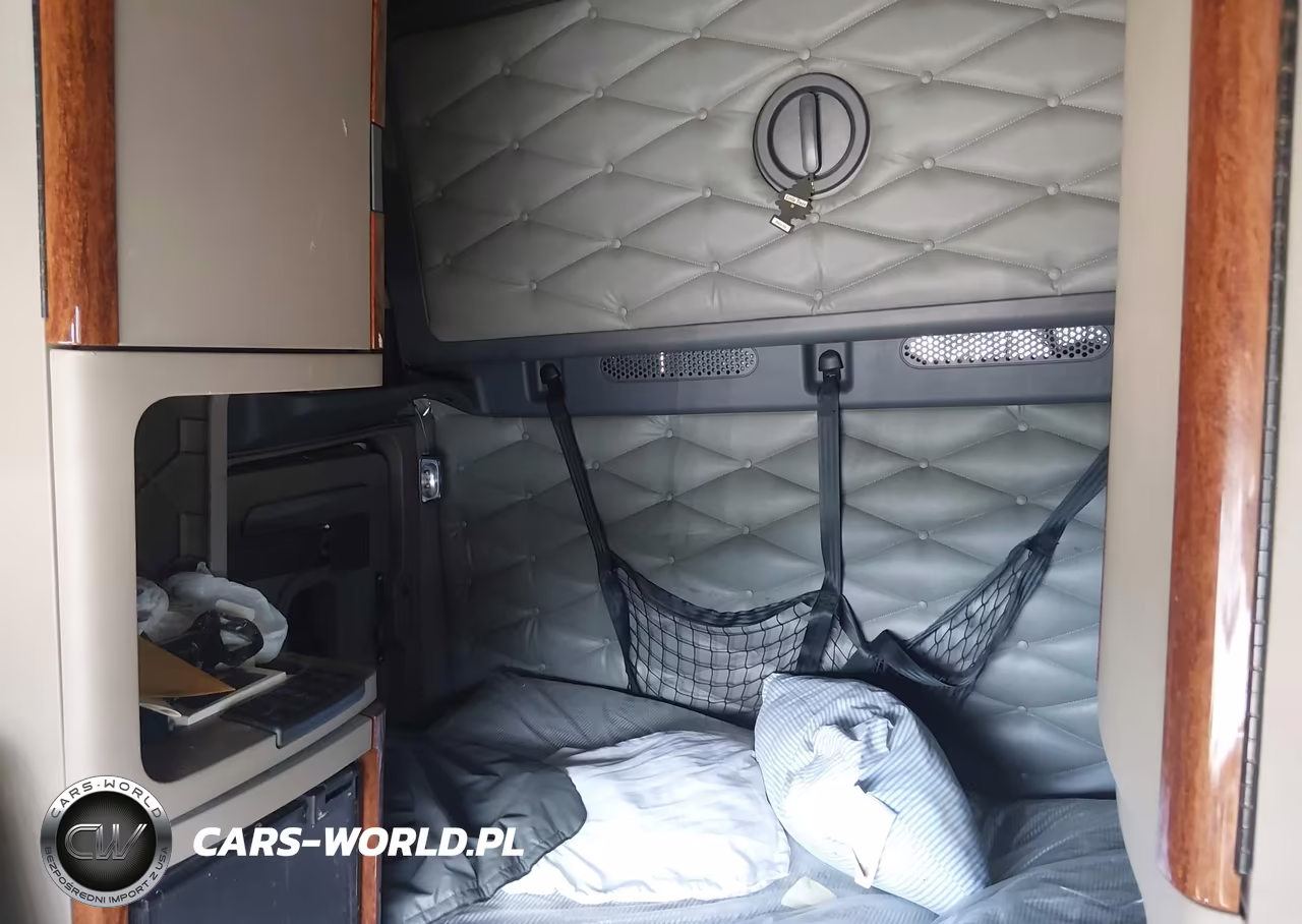 2018 Freightliner Cascadia 125 VIN:3AKJGLDR4JSJM2326 - 16
