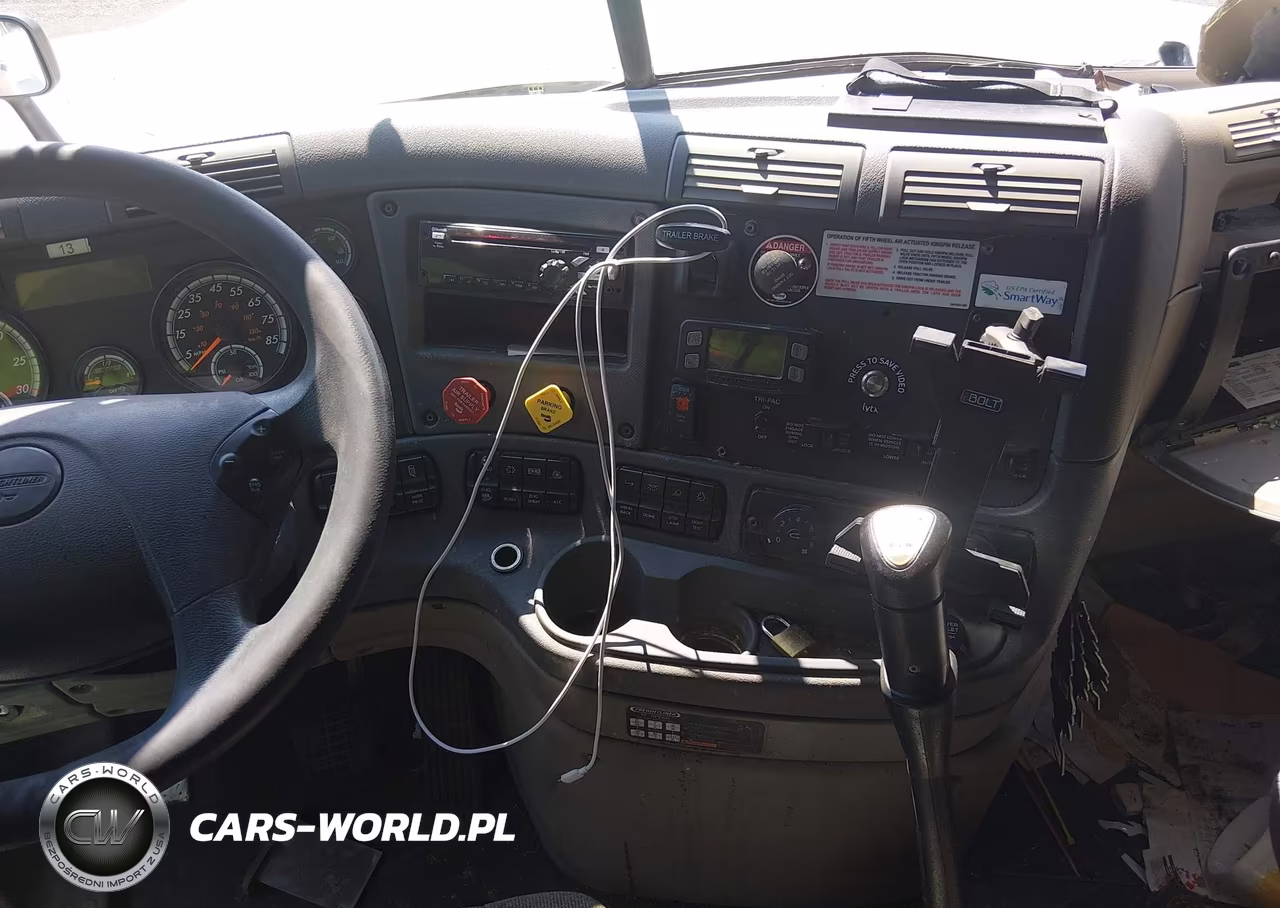 2018 Freightliner Cascadia 125 VIN:3AKJGLDR4JSJM2326 - 17