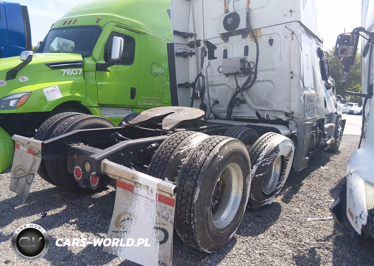 2018 Freightliner Cascadia 125 VIN:3AKJGLDR4JSJM2326 - 4