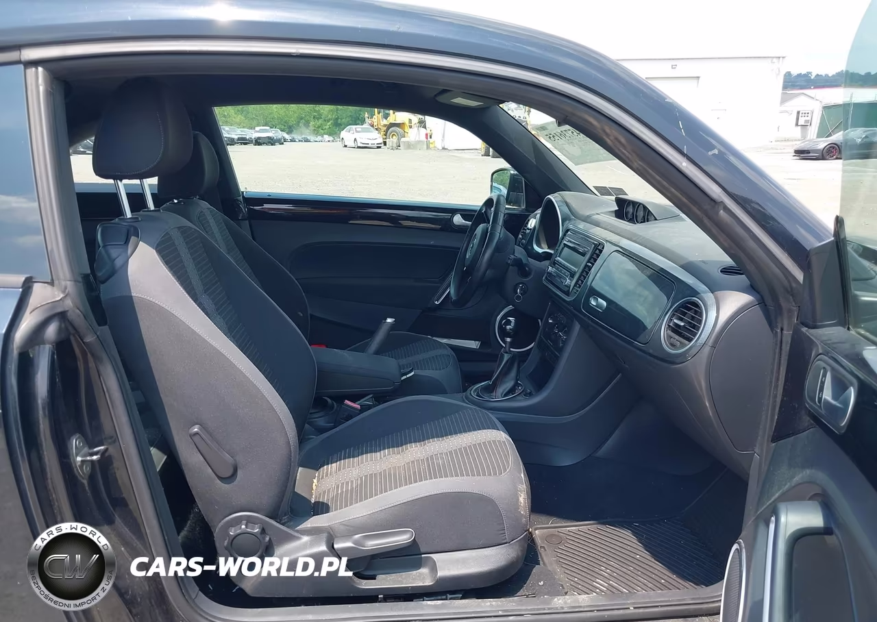 2013 Volkswagen Beetle 2.0T Turbo VIN:3VW4A7AT8DM621132 - 5