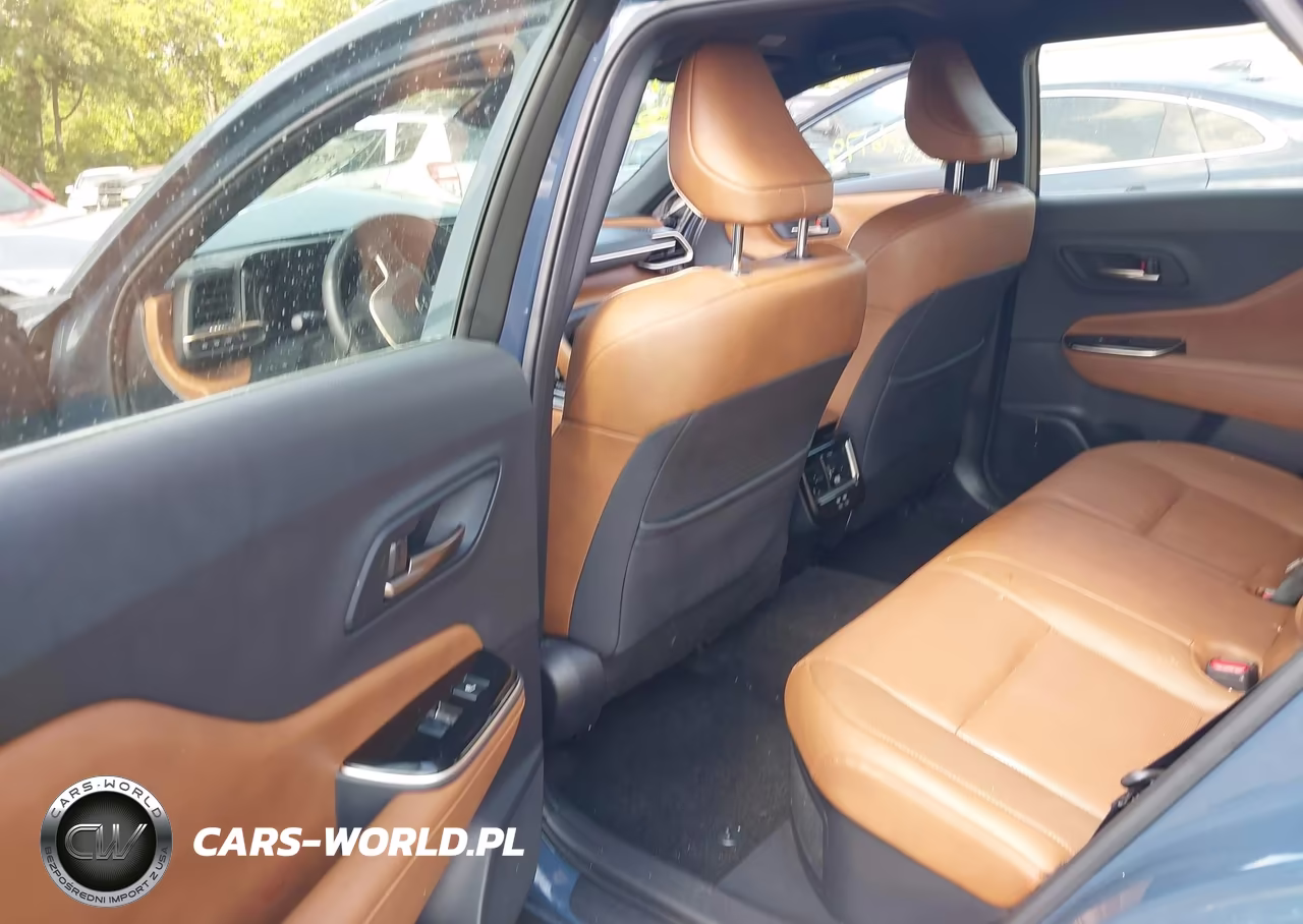 2025 Toyota Crown Signia Xle VIN:JTDACAAJ1S3000325 - 8