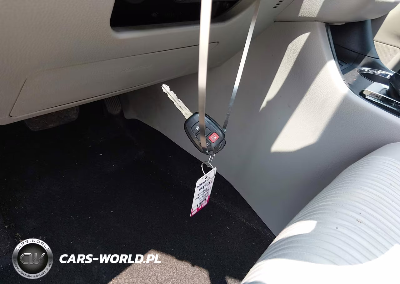 2016 Toyota Highlander Le Plus V6 VIN:5TDBKRFH3GS323812 - 11