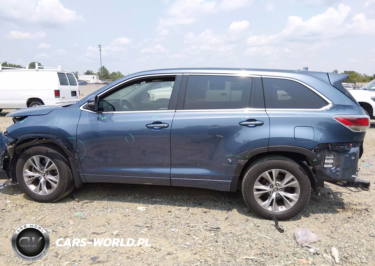 2016 Toyota Highlander Le Plus V6 VIN:5TDBKRFH3GS323812 - 14