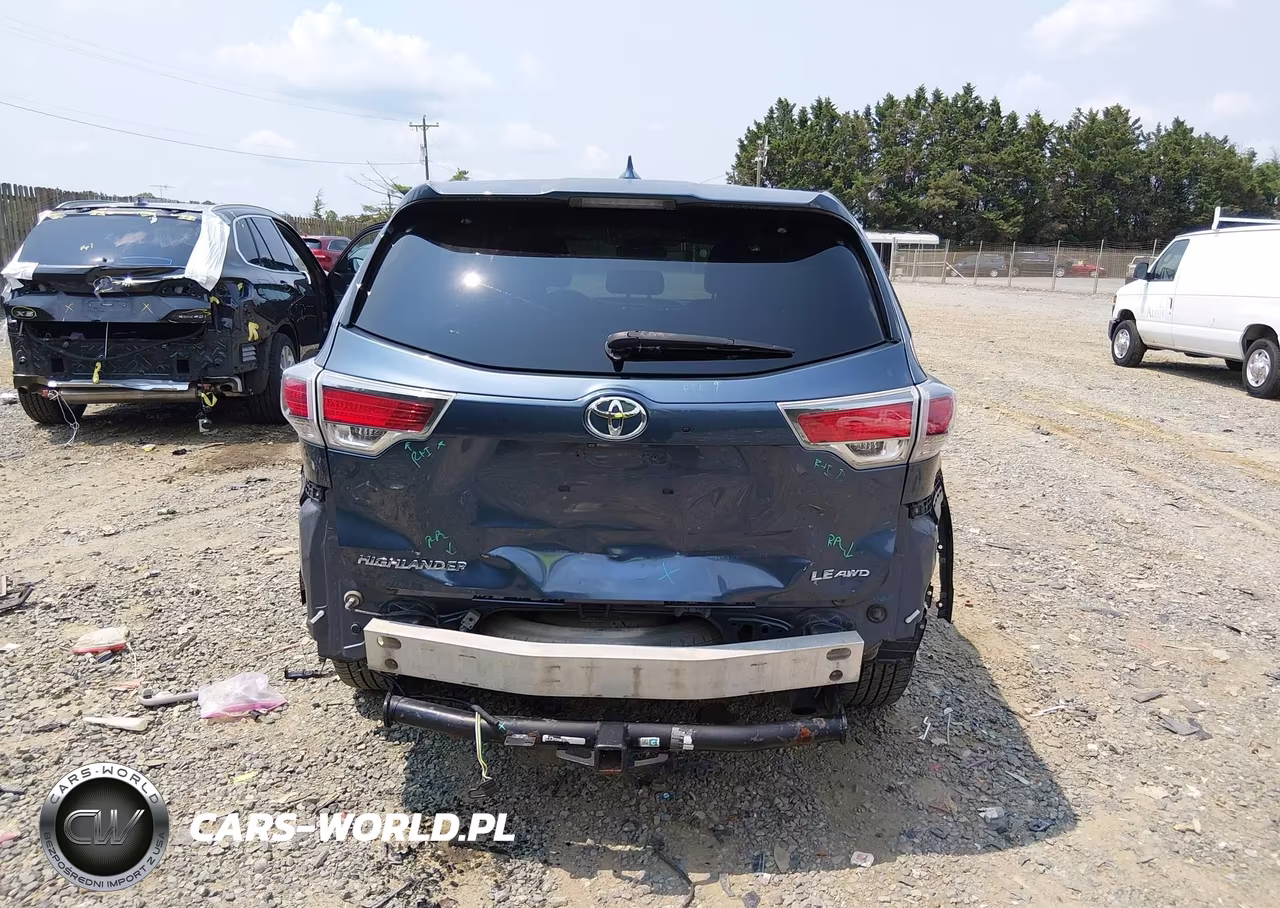 2016 Toyota Highlander Le Plus V6 VIN:5TDBKRFH3GS323812 - 16