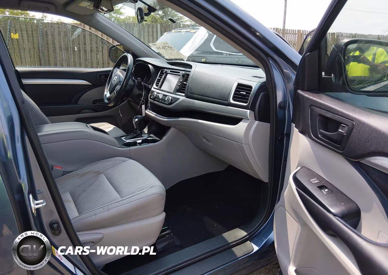 2016 Toyota Highlander Le Plus V6 VIN:5TDBKRFH3GS323812 - 5