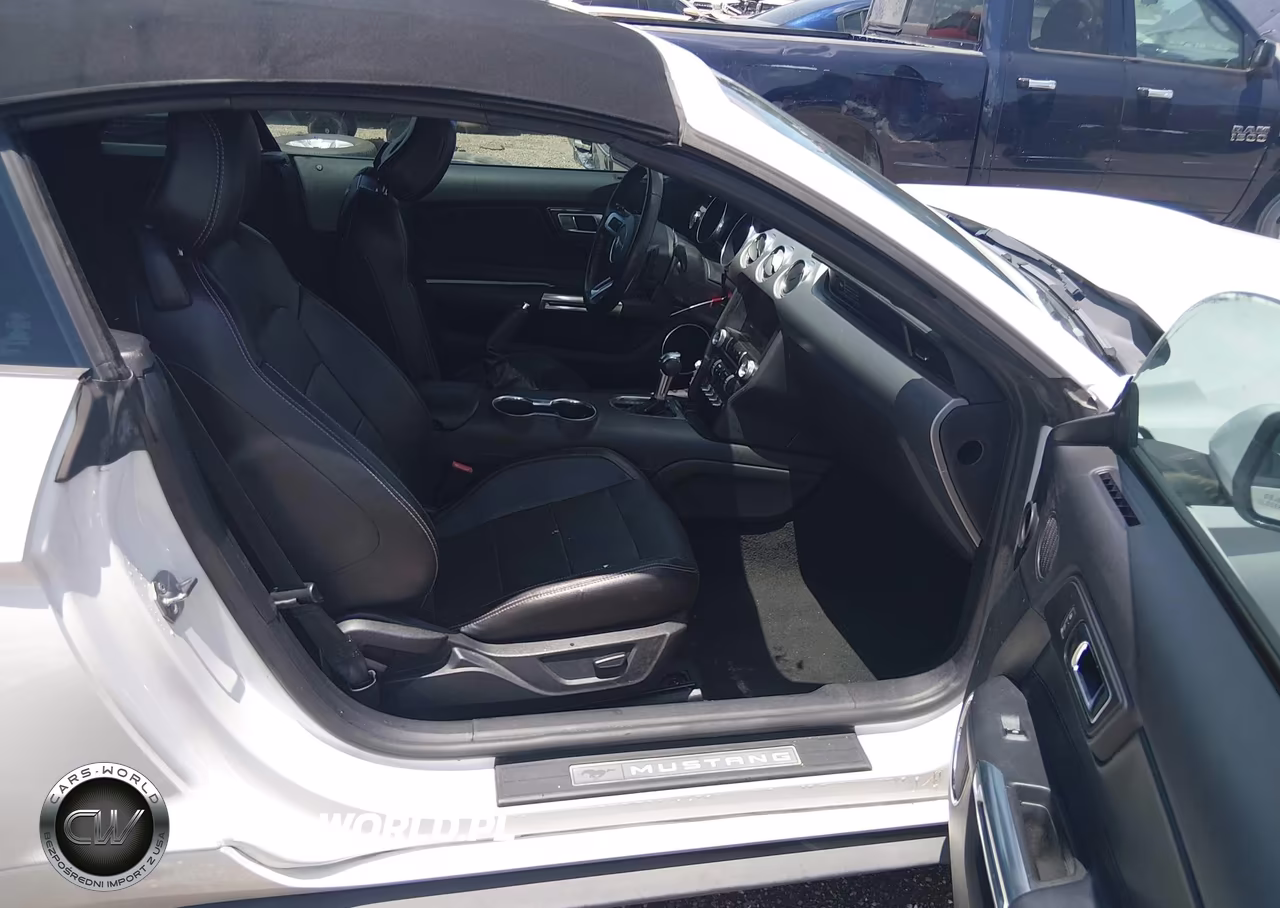2020 Ford Mustang Ecoboost Premium VIN:1FATP8UH1L5132317 - 5