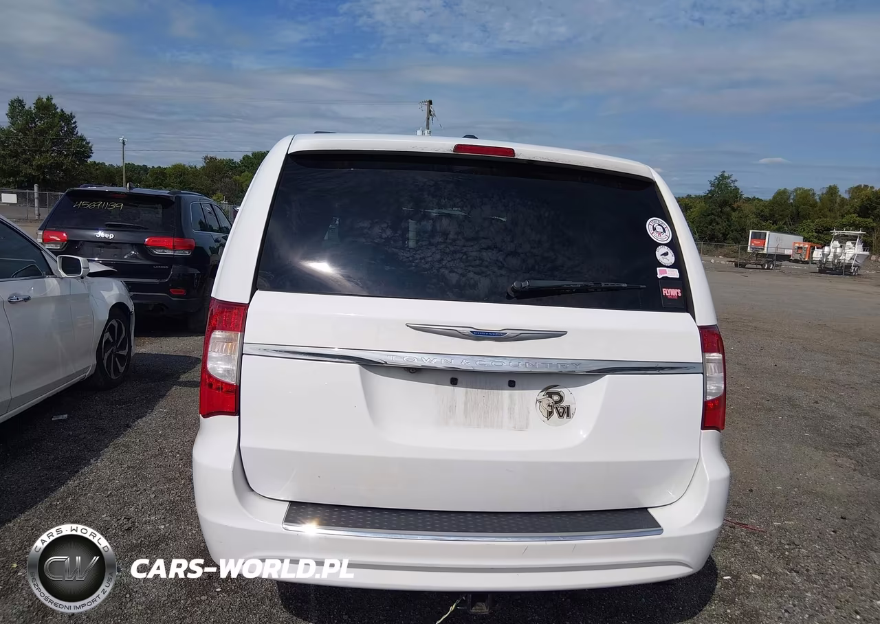 2016 Chrysler Town & Country Touring VIN:2C4RC1BG8GR119414 - 16