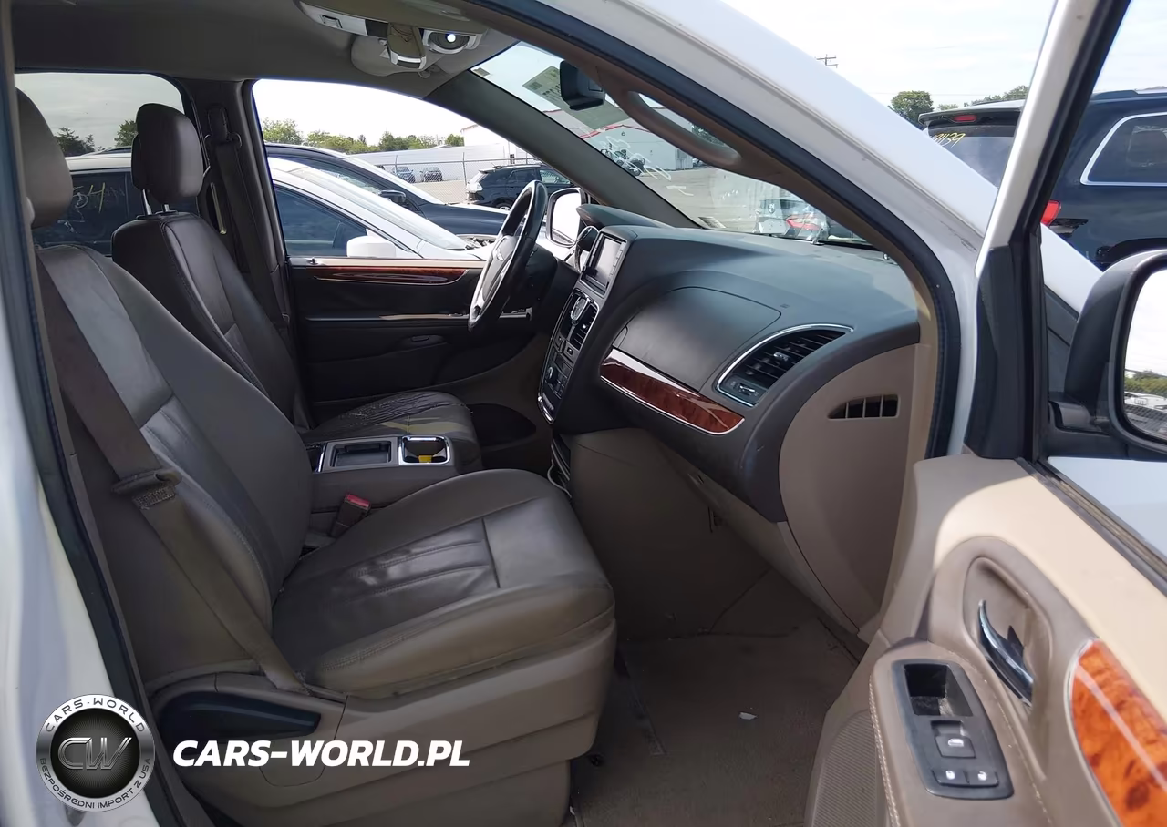 2016 Chrysler Town & Country Touring VIN:2C4RC1BG8GR119414 - 5