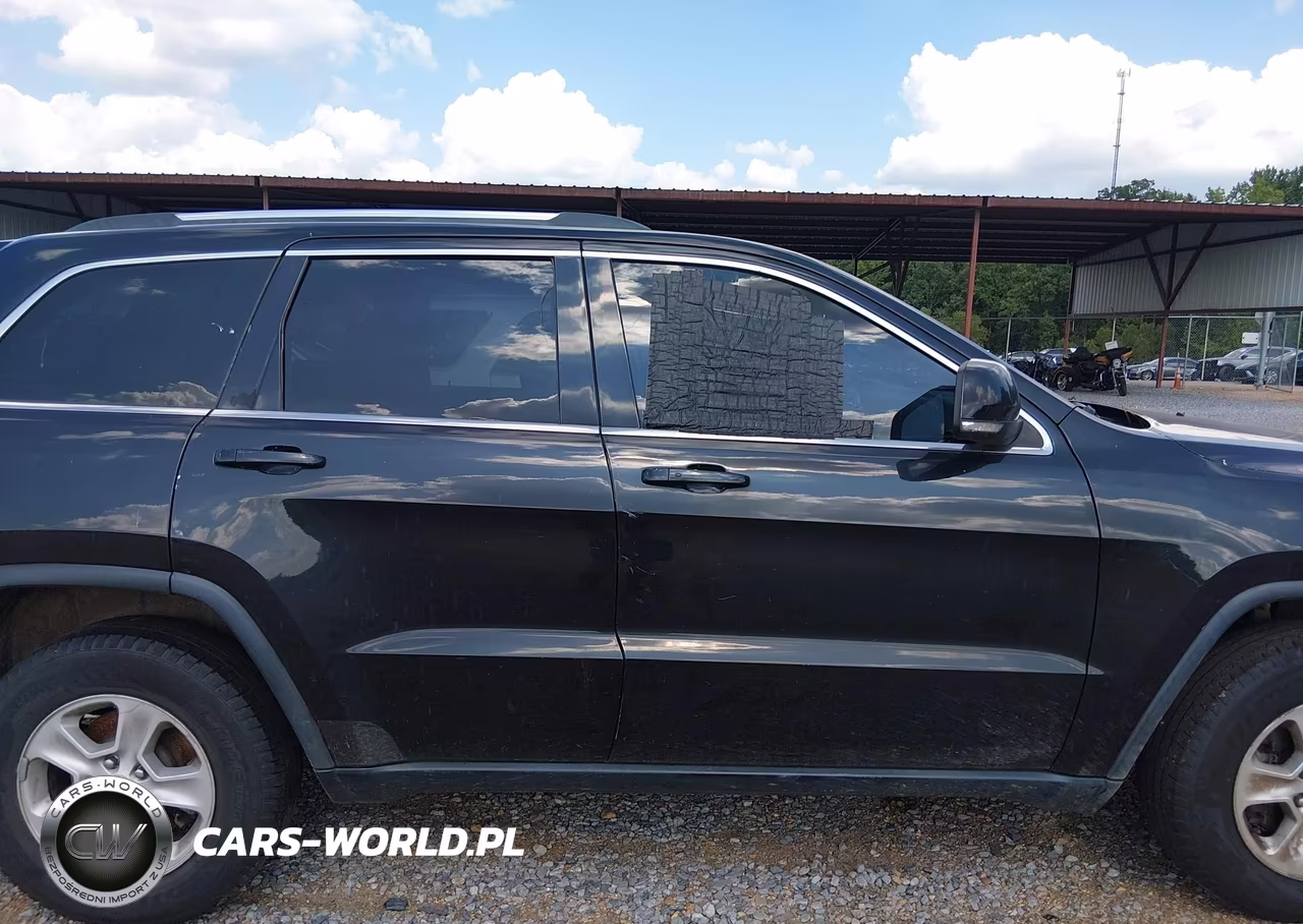 2015 Jeep Grand Cherokee Laredo VIN:1C4RJEAG2FC635404 - 13