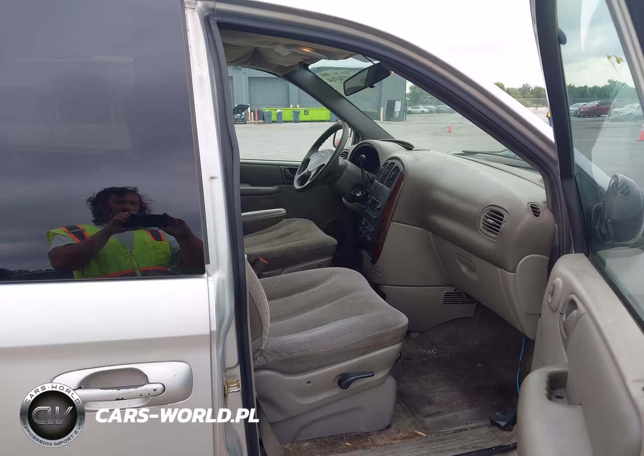 2003 Chrysler Town & Country VIN:2C4GP24363R242120 - 5