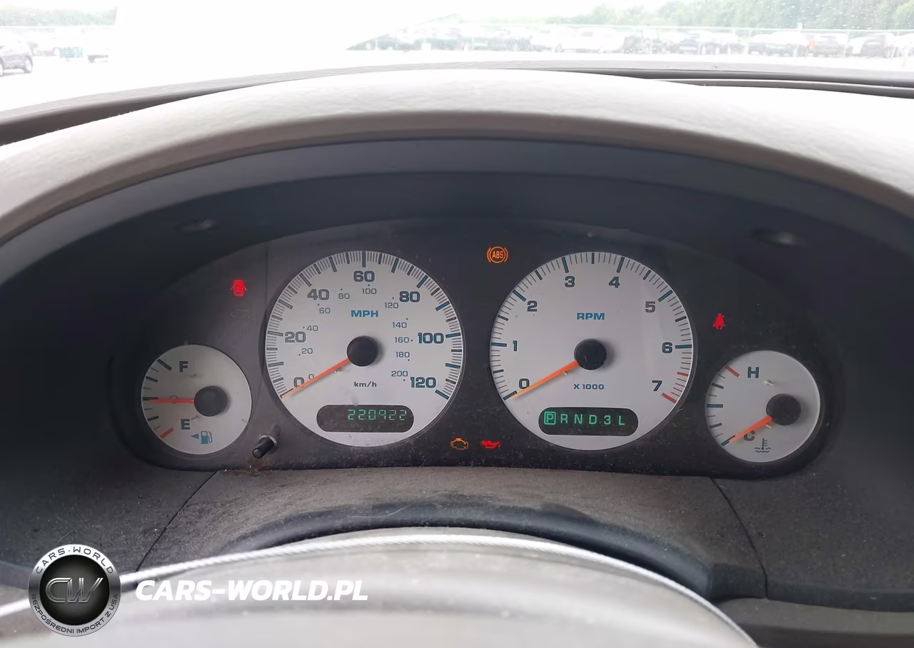 2003 Chrysler Town & Country VIN:2C4GP24363R242120 - 7