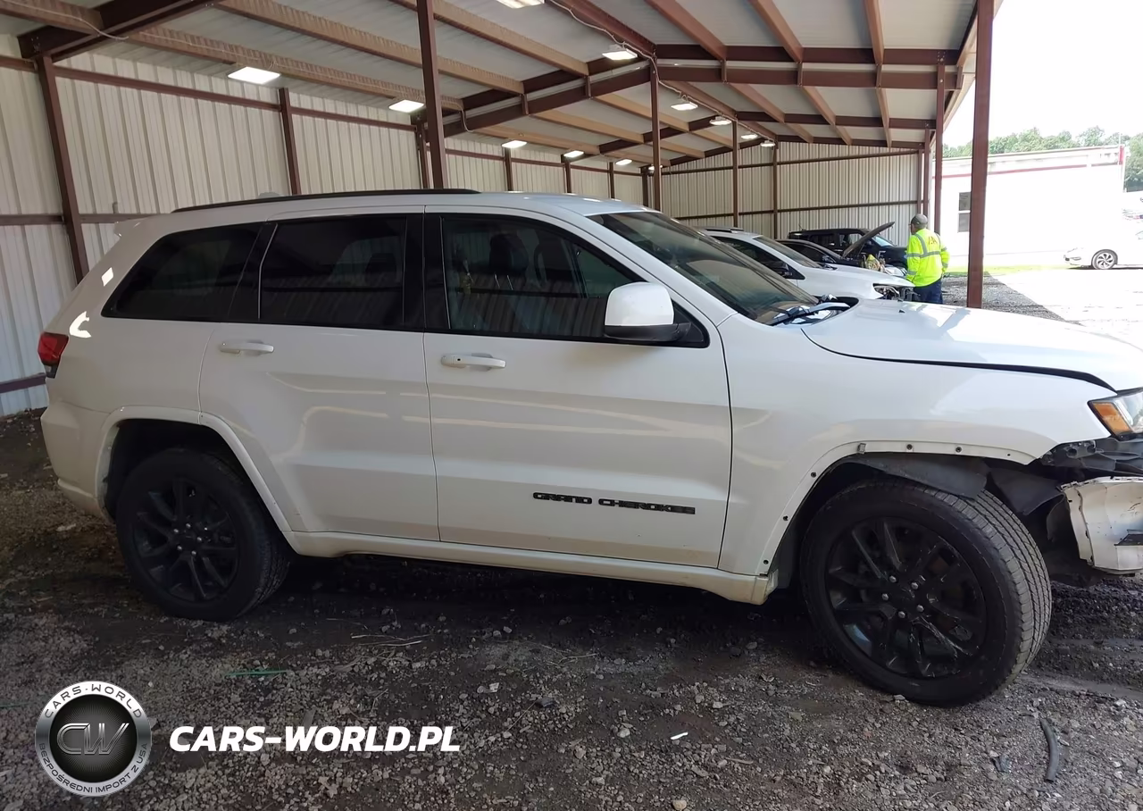 2018 Jeep Grand Cherokee Altitude 4X4 VIN:1C4RJFAG1JC189440 - 13