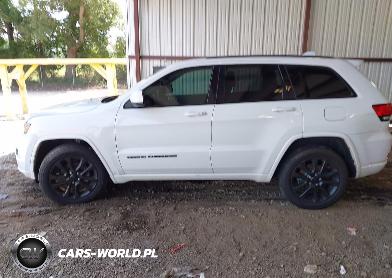 2018 Jeep Grand Cherokee Altitude 4X4 VIN:1C4RJFAG1JC189440 - 14