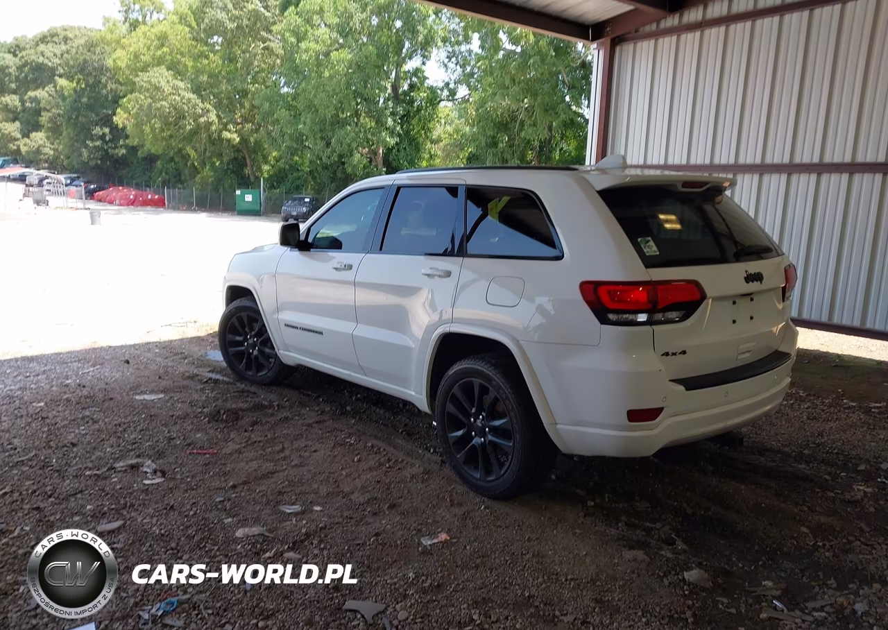 2018 Jeep Grand Cherokee Altitude 4X4 VIN:1C4RJFAG1JC189440 - 3