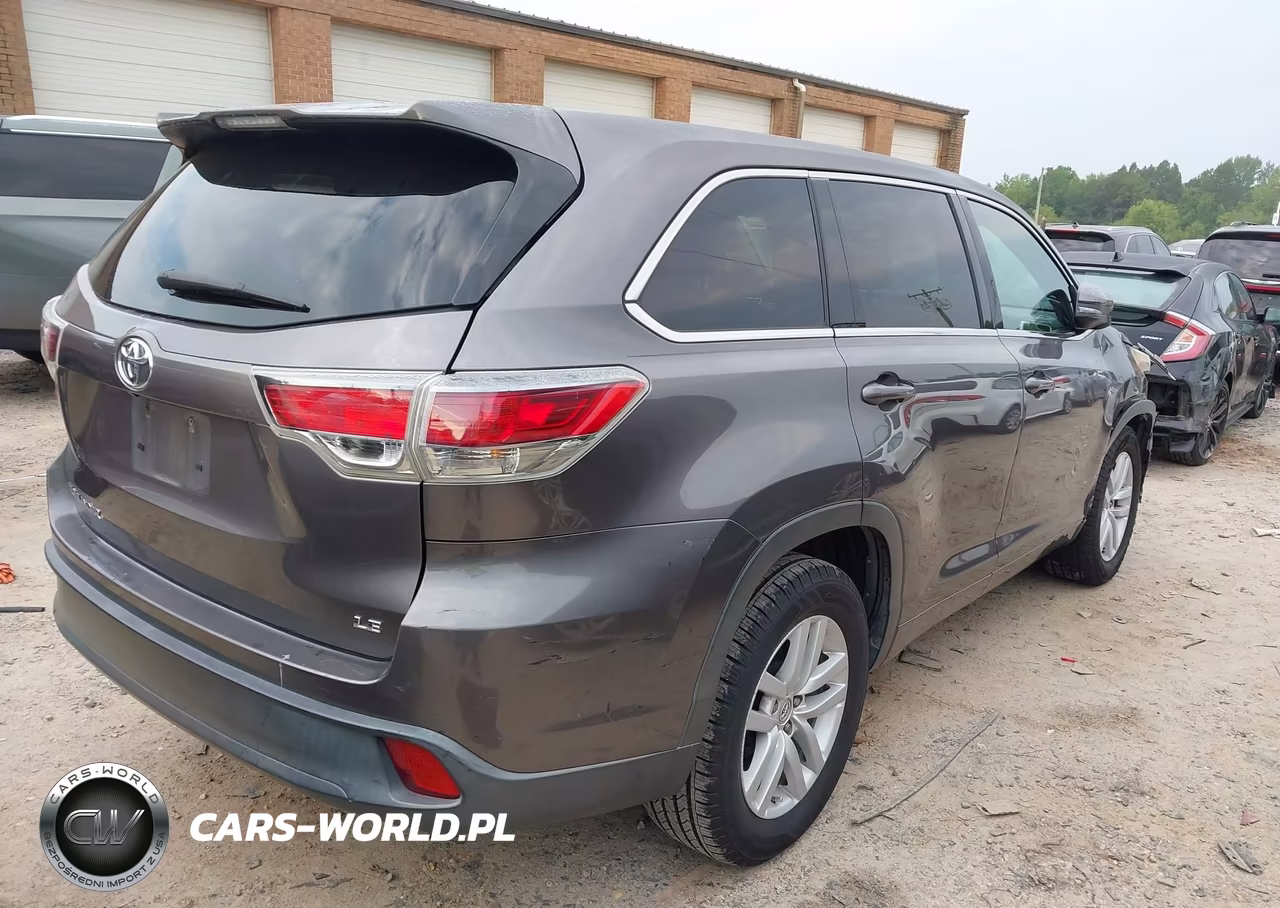 2015 Toyota Highlander Le V6 VIN:5TDZKRFH1FS054173 - 4