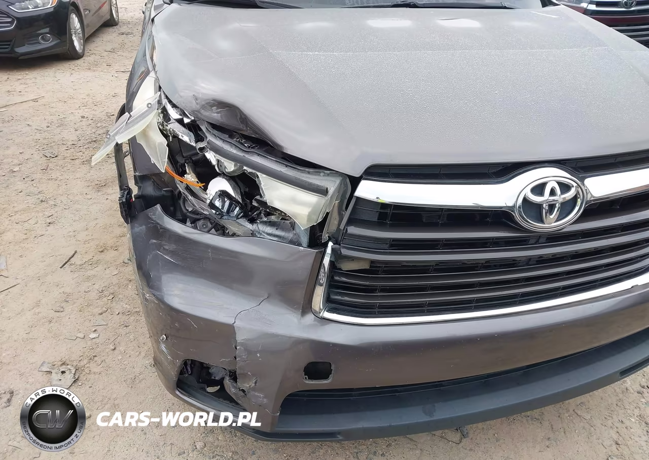 2015 Toyota Highlander Le V6 VIN:5TDZKRFH1FS054173 - 6