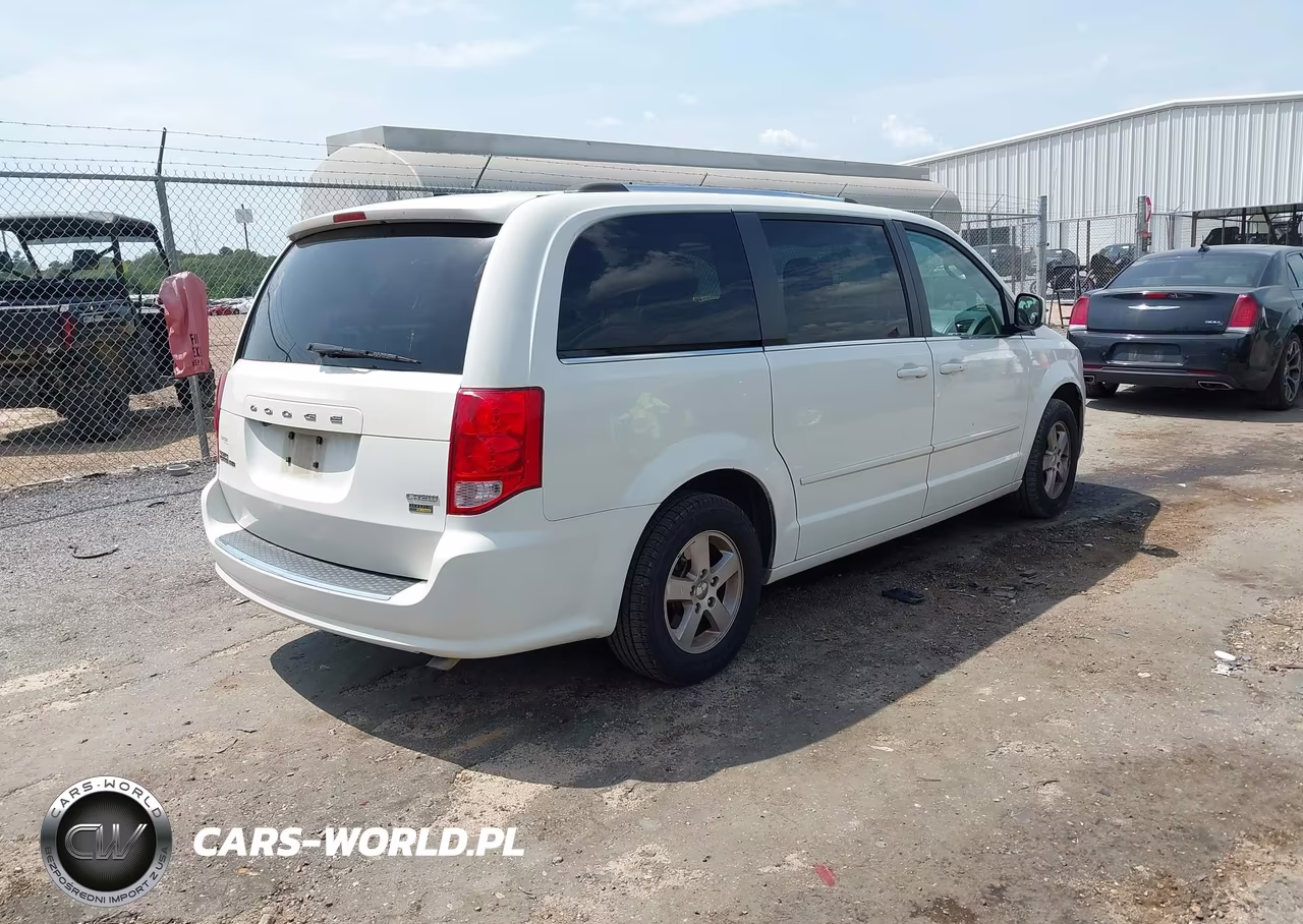 2011 Dodge Grand Caravan Crew VIN:2D4RN5DG4BR728509 - 4
