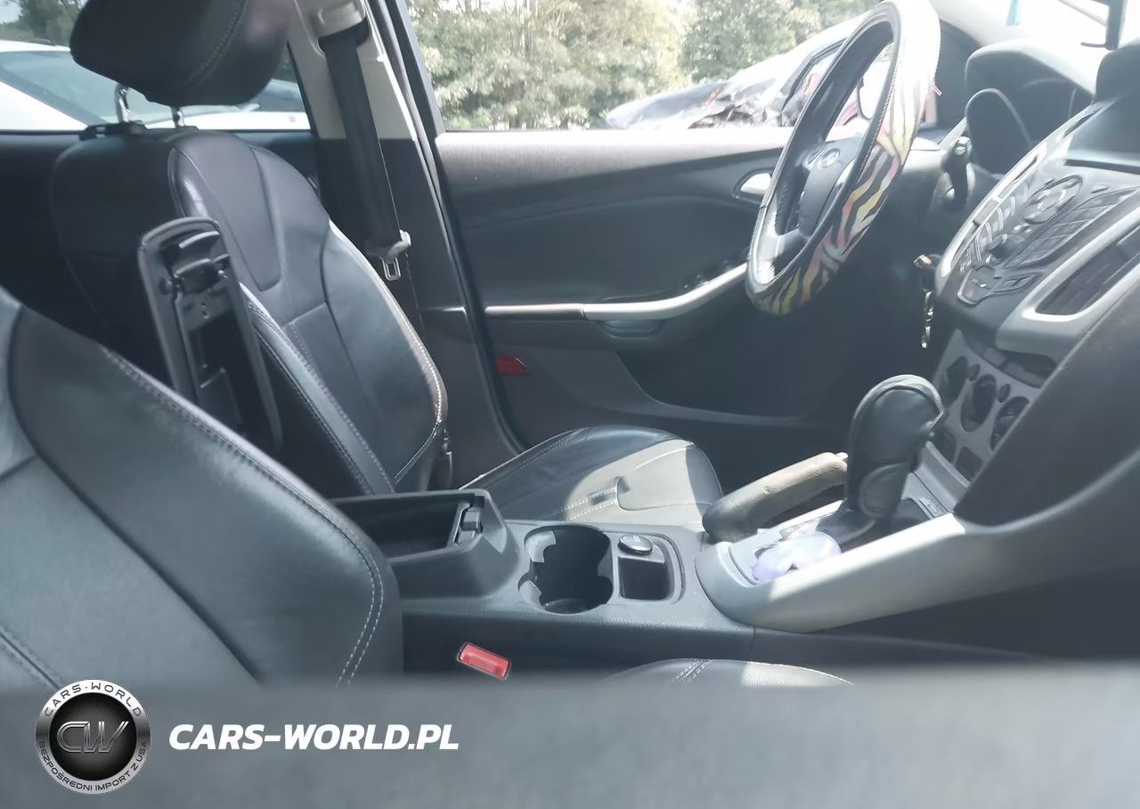 2014 Ford Focus Se VIN:1FADP3K24EL360154 - 5