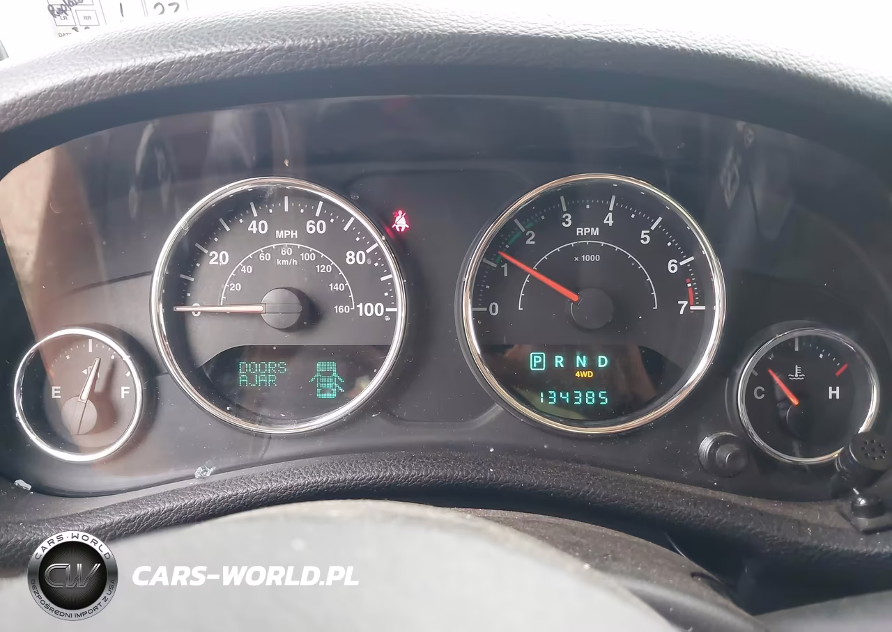 2014 Jeep Wrangler Unlimited Sport VIN:1C4BJWDG7EL297600 - 7