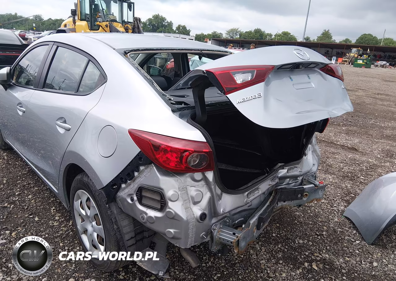 2018 Mazda Mazda3 Sport VIN:3MZBN1U76JM190941 - 18