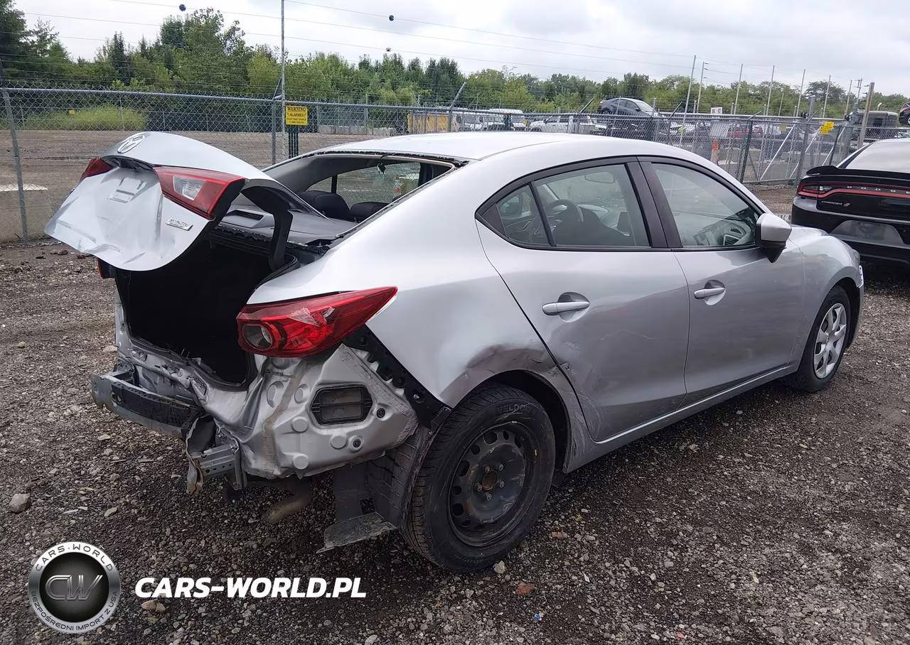 2018 Mazda Mazda3 Sport VIN:3MZBN1U76JM190941 - 4