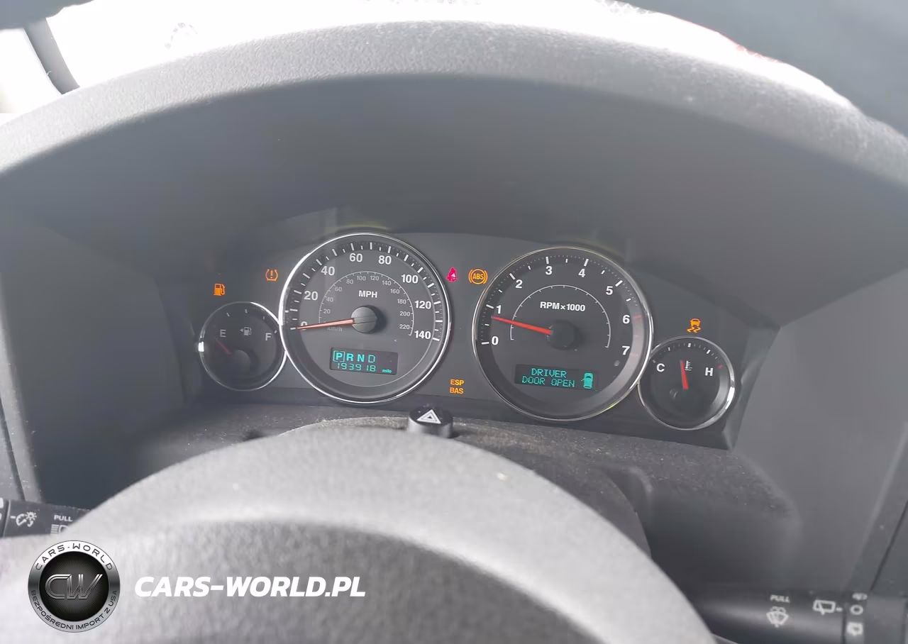 2007 Jeep Commander Sport VIN:1J8HG48K27C666614 - 7
