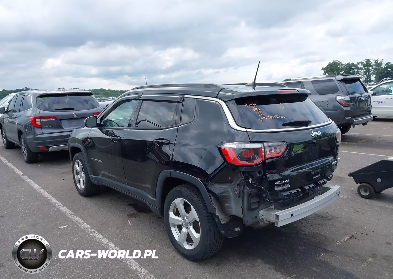 2018 Jeep Compass Latitude 4X4 VIN:3C4NJDBB0JT492381 - 3