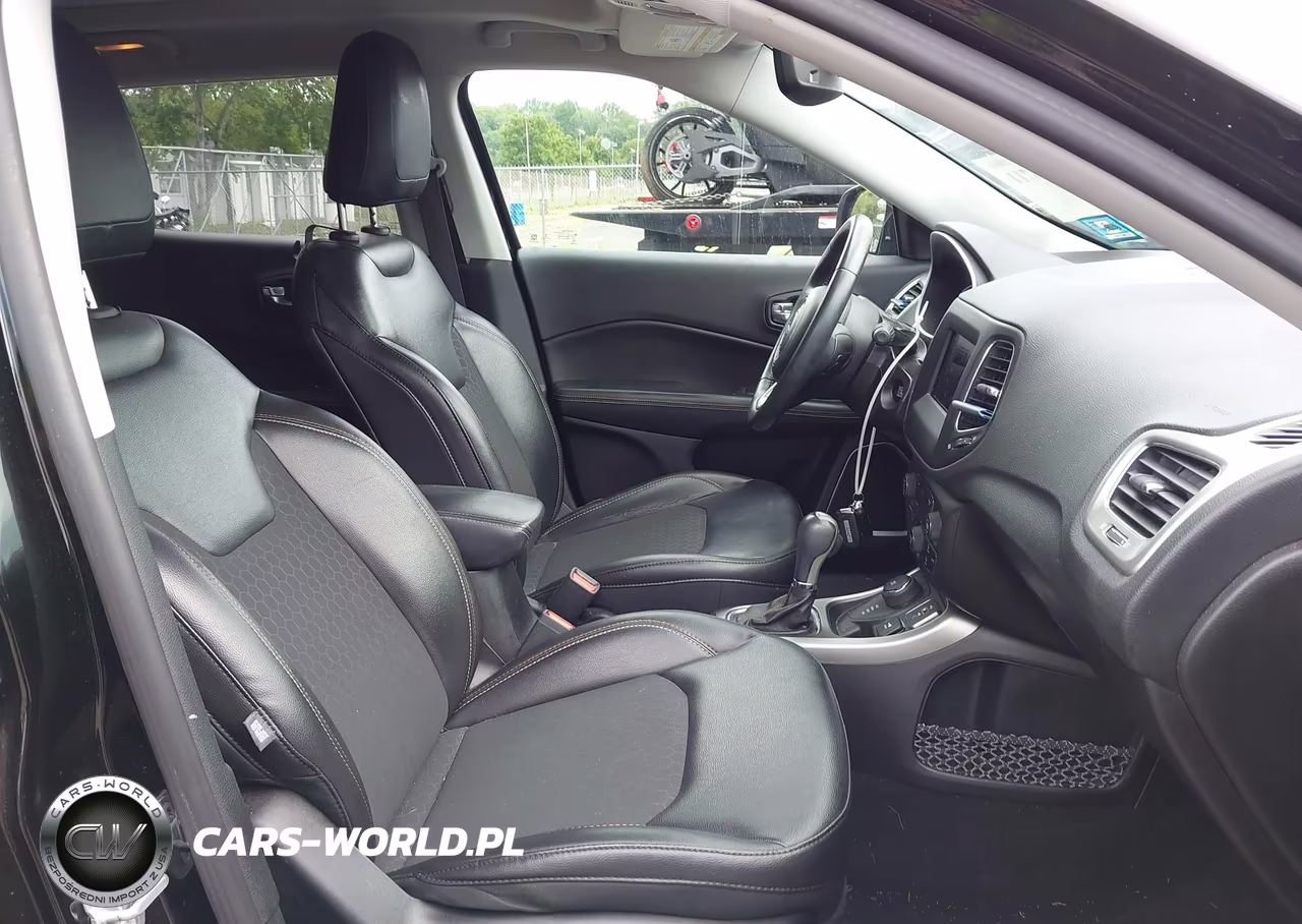 2018 Jeep Compass Latitude 4X4 VIN:3C4NJDBB0JT492381 - 5