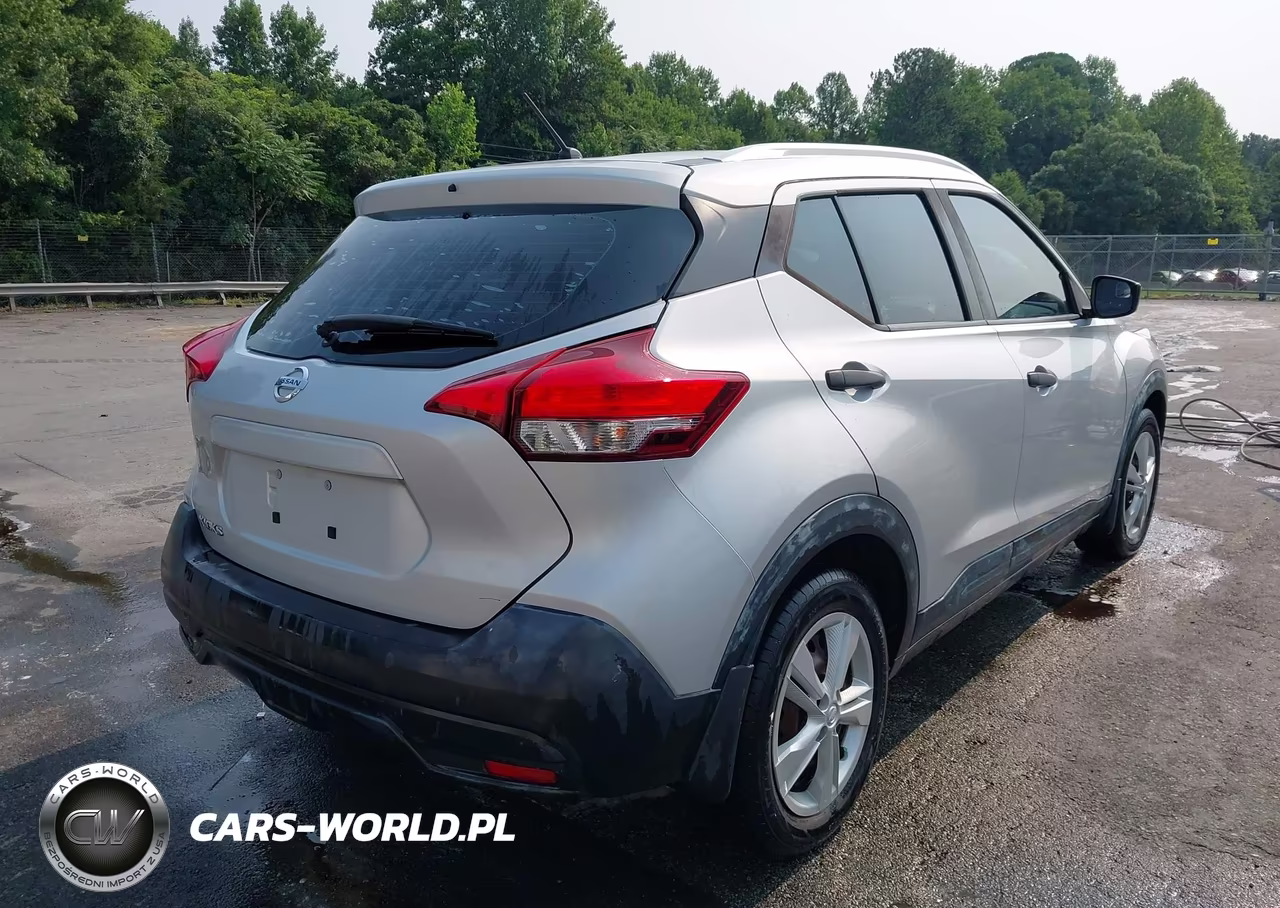 2018 Nissan Kicks S VIN:3N1CP5CU3JL538848 - 4
