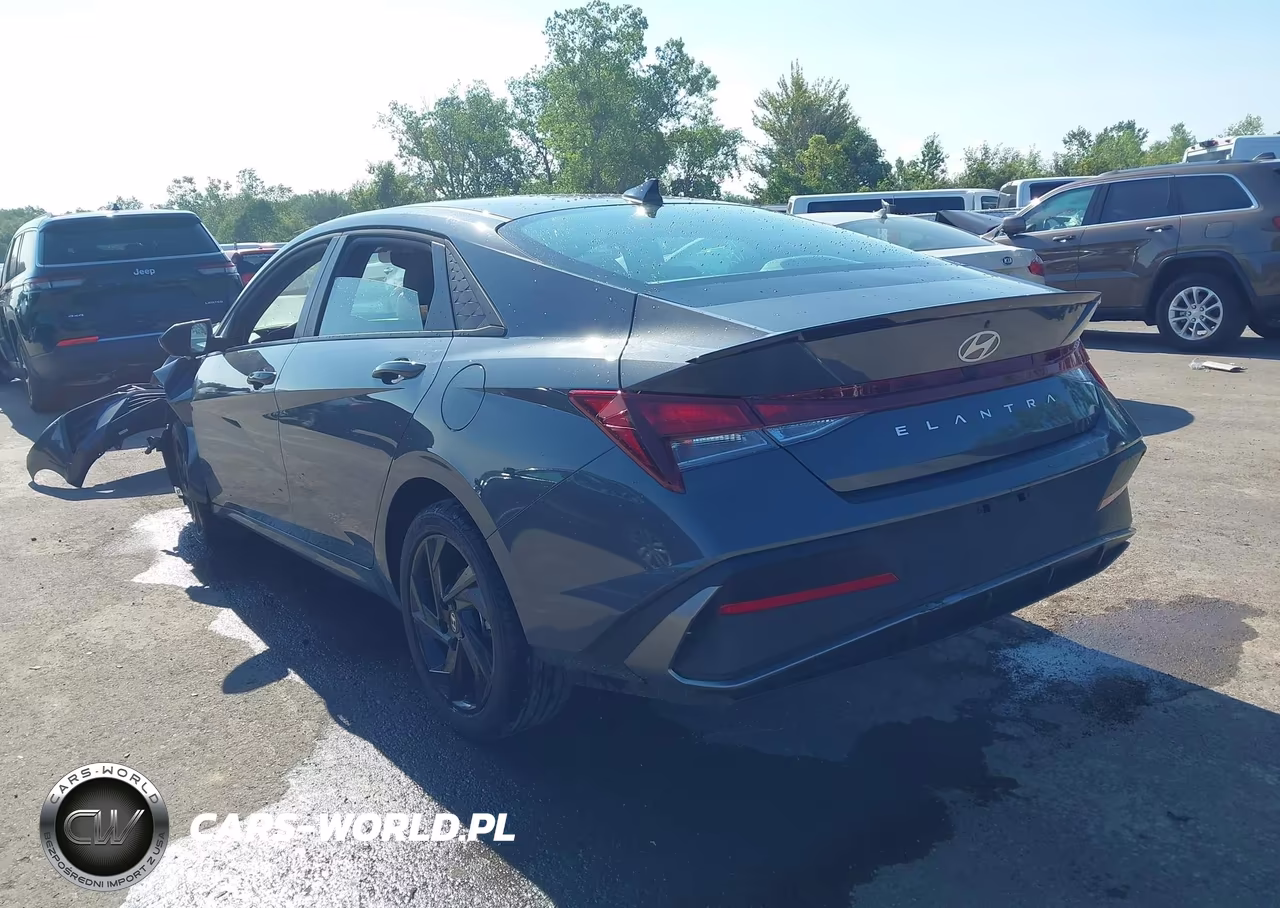 2026 Hyundai Elantra Sel Sport VIN:KMHLM4DG5TU102225 - 3