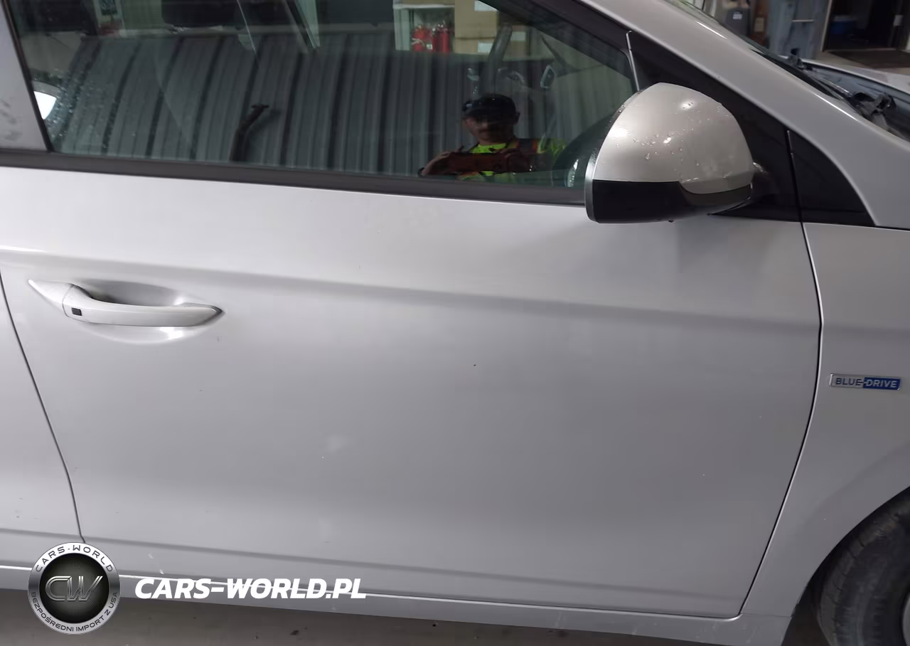2019 Hyundai Ioniq Hybrid Blue VIN:KMHC65LC1KU106902 - 14