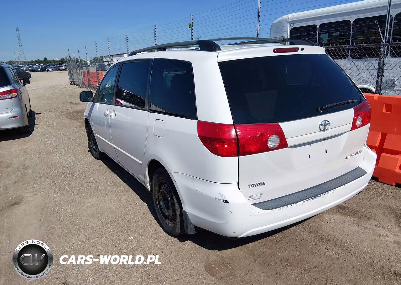 2004 Toyota Sienna Le VIN:5TDZA23C74S066411 - 3