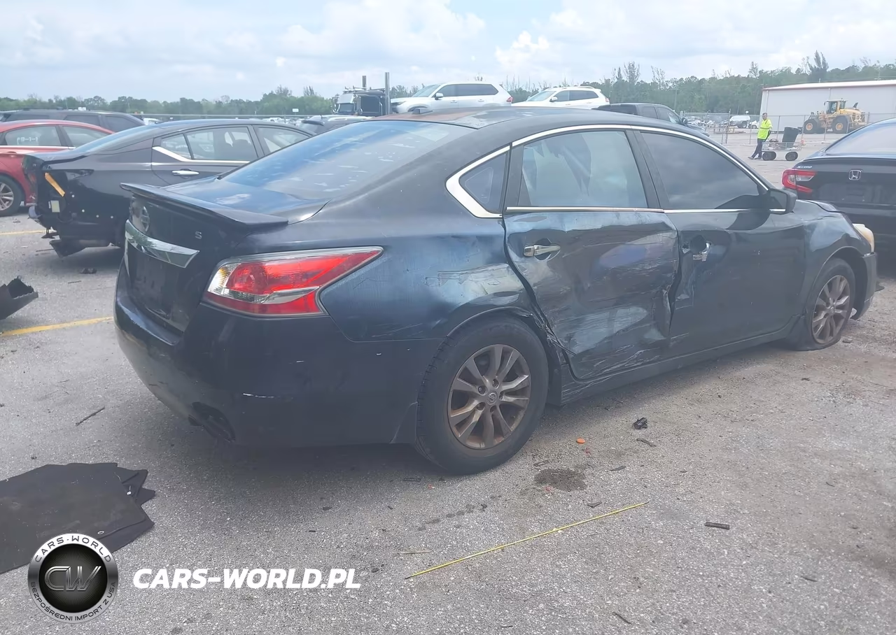 2015 Nissan Altima 2.5 S VIN:1N4AL3AP3FN374385 - 4