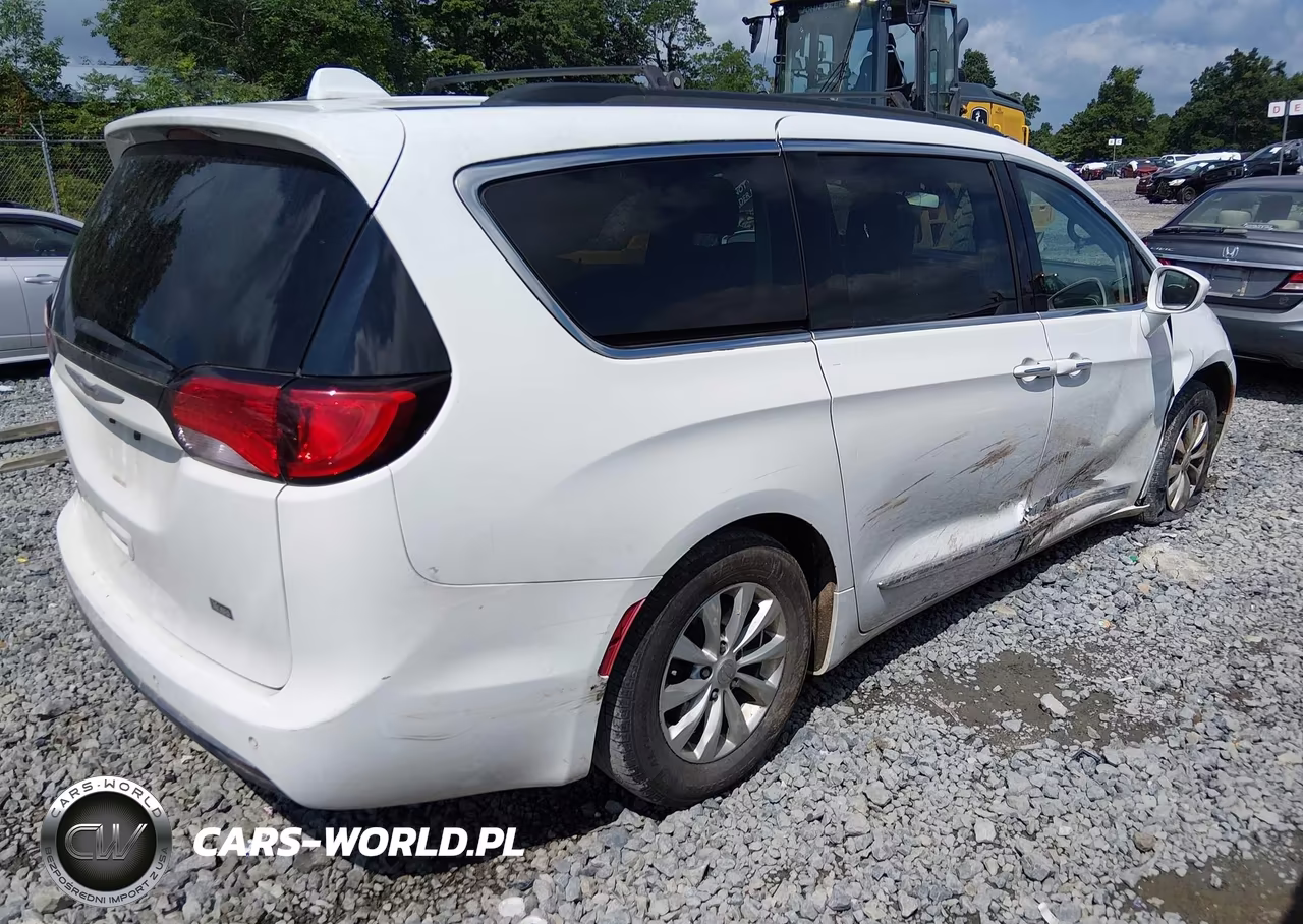 2017 Chrysler Pacifica Touring-L VIN:2C4RC1BG0HR583296 - 4