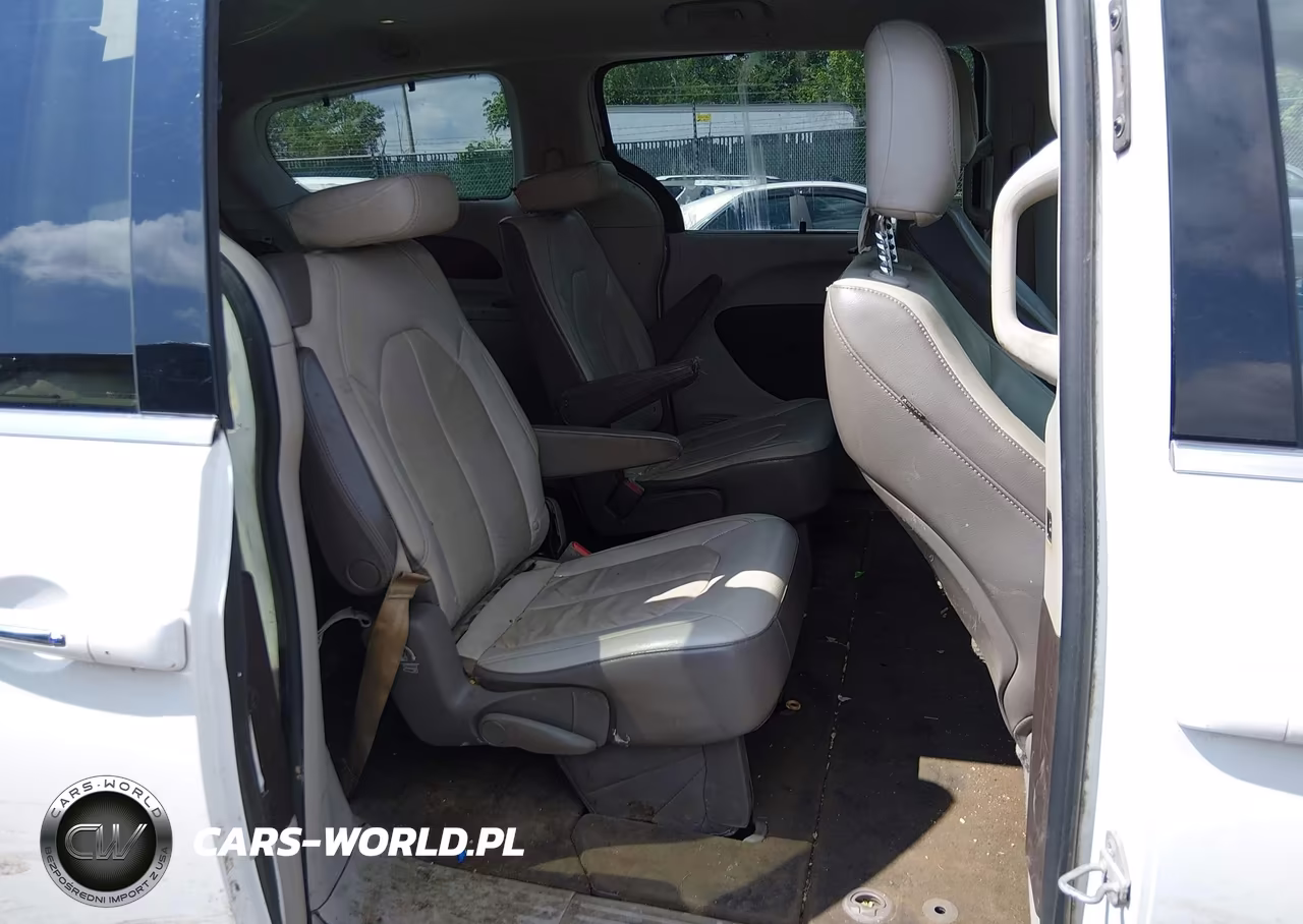 2017 Chrysler Pacifica Touring-L VIN:2C4RC1BG0HR583296 - 8