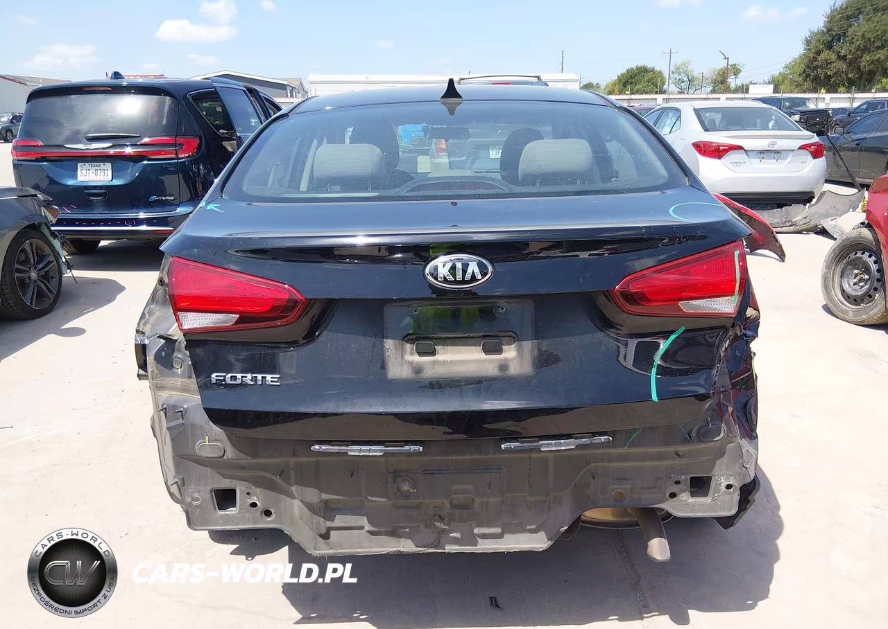 2018 Kia Forte Lx VIN:3KPFK4A79JE181325 - 17