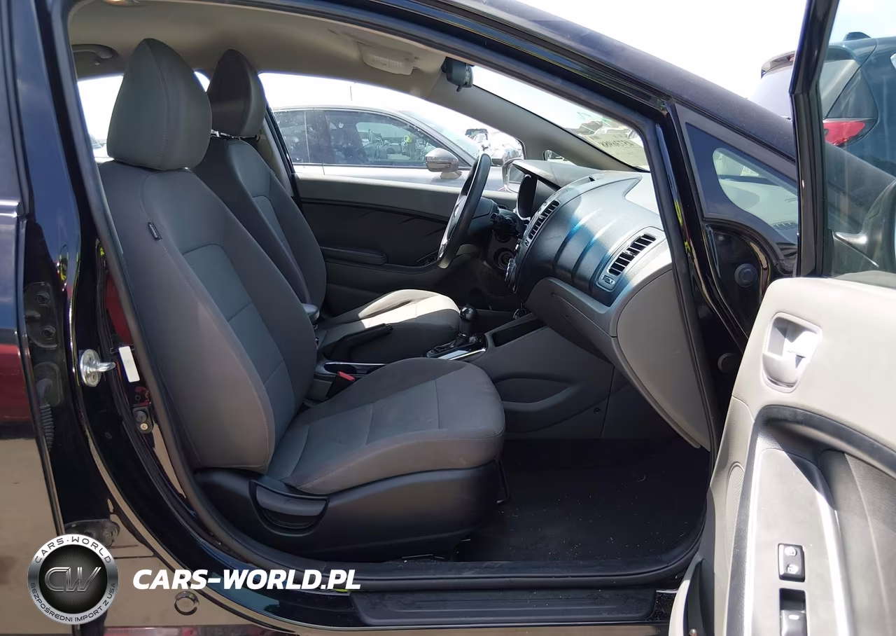 2018 Kia Forte Lx VIN:3KPFK4A79JE181325 - 5