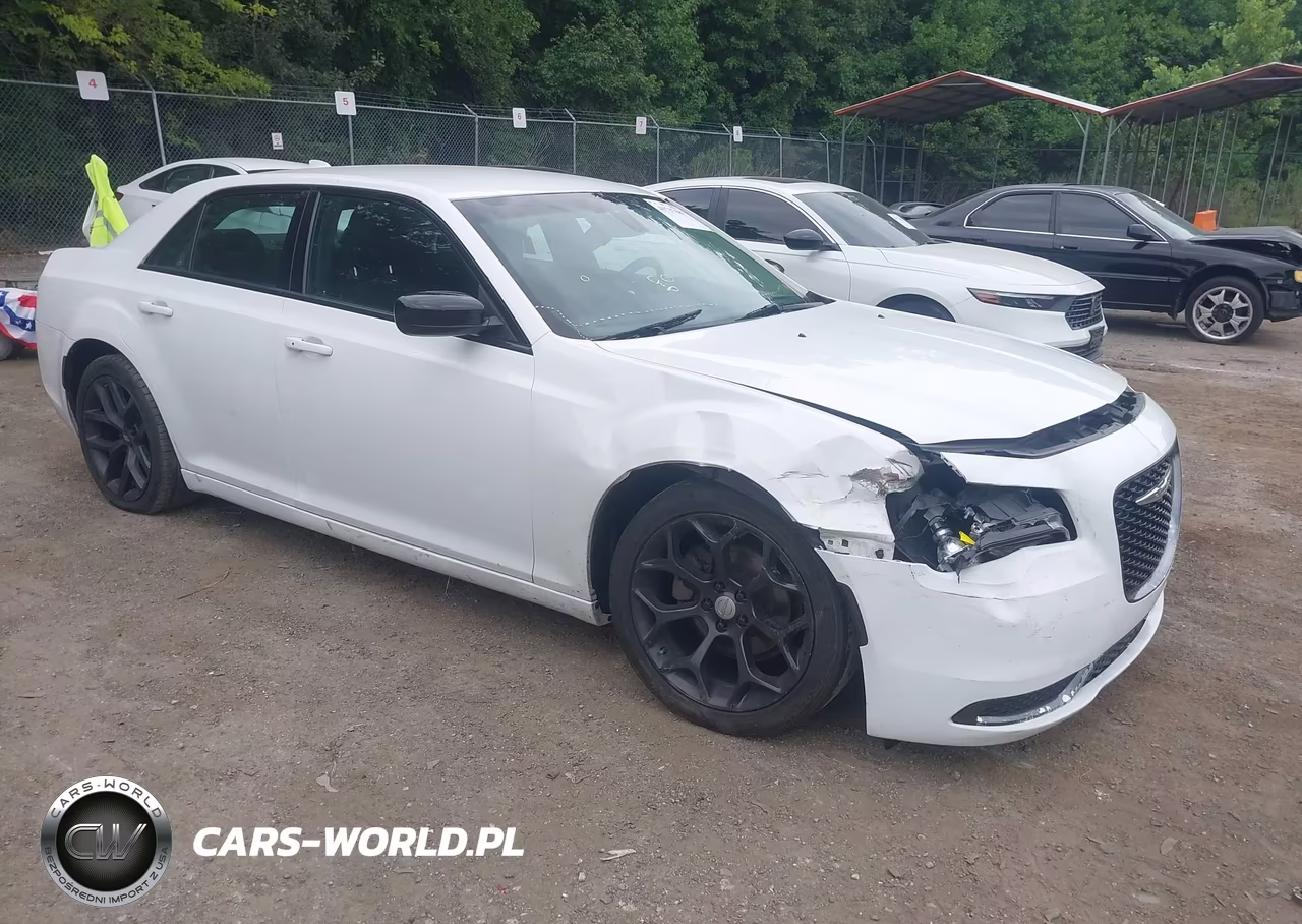 2020 Chrysler 300 Touring – zdjęcie 1 z 17