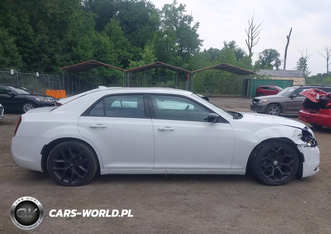 2020 Chrysler 300 Touring VIN:2C3CCAAG7LH128343 - 14