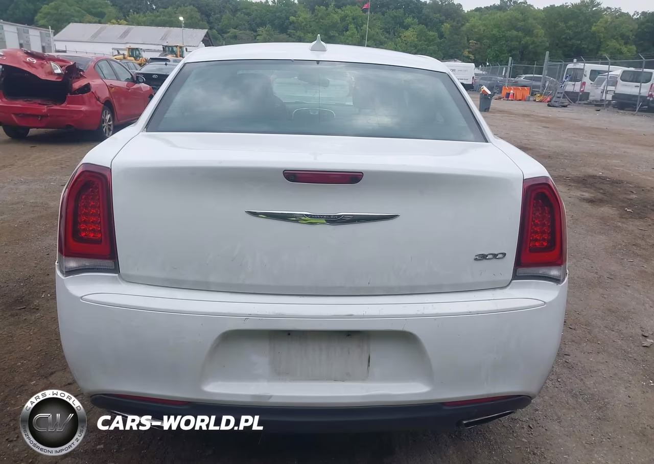 2020 Chrysler 300 Touring VIN:2C3CCAAG7LH128343 - 17