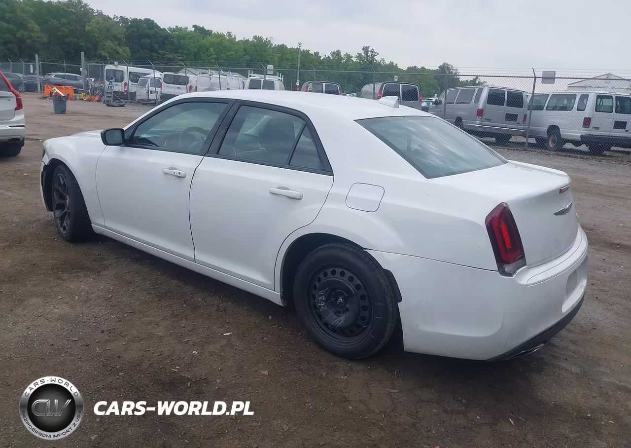 2020 Chrysler 300 Touring VIN:2C3CCAAG7LH128343 - 3
