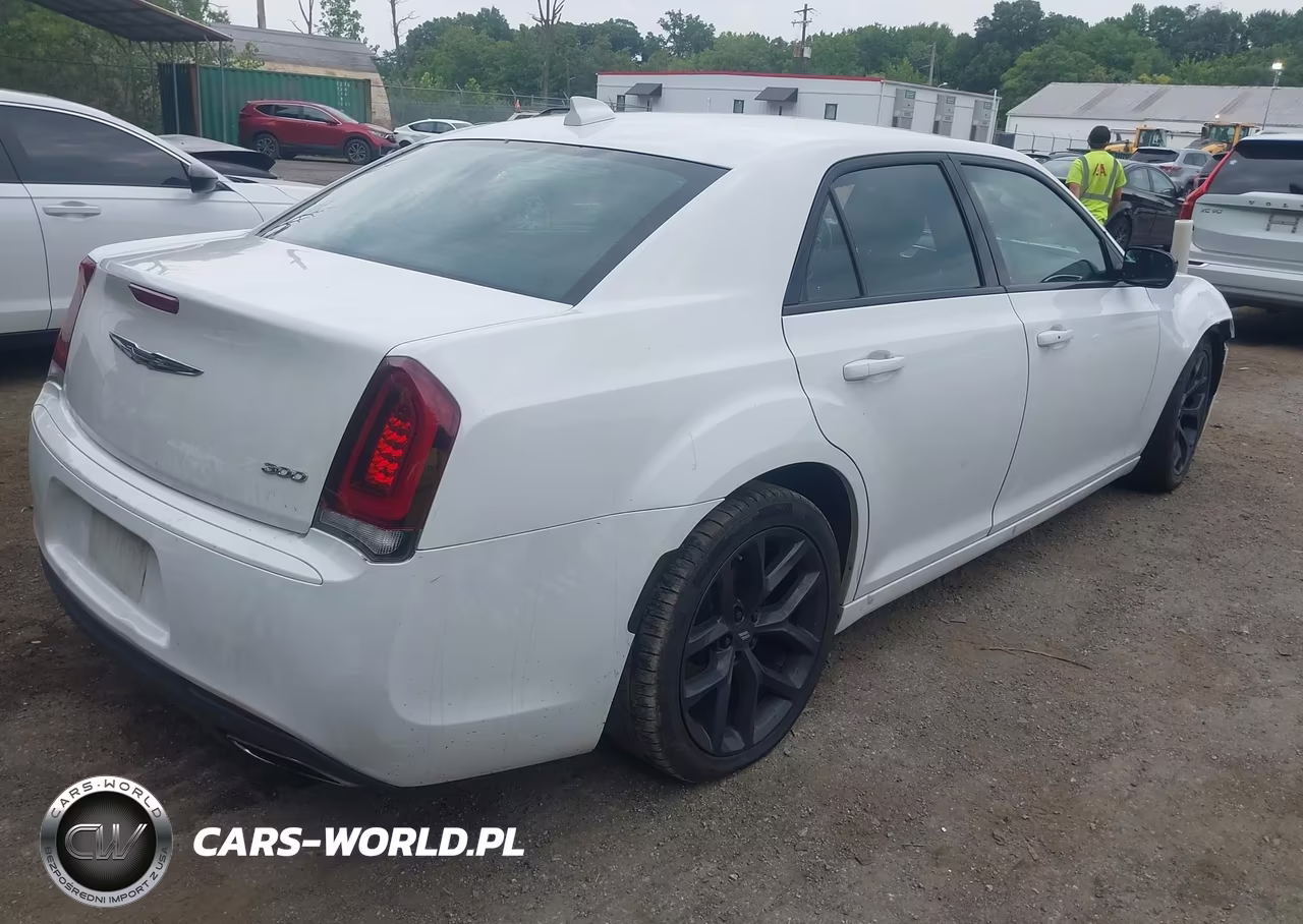 2020 Chrysler 300 Touring VIN:2C3CCAAG7LH128343 - 4